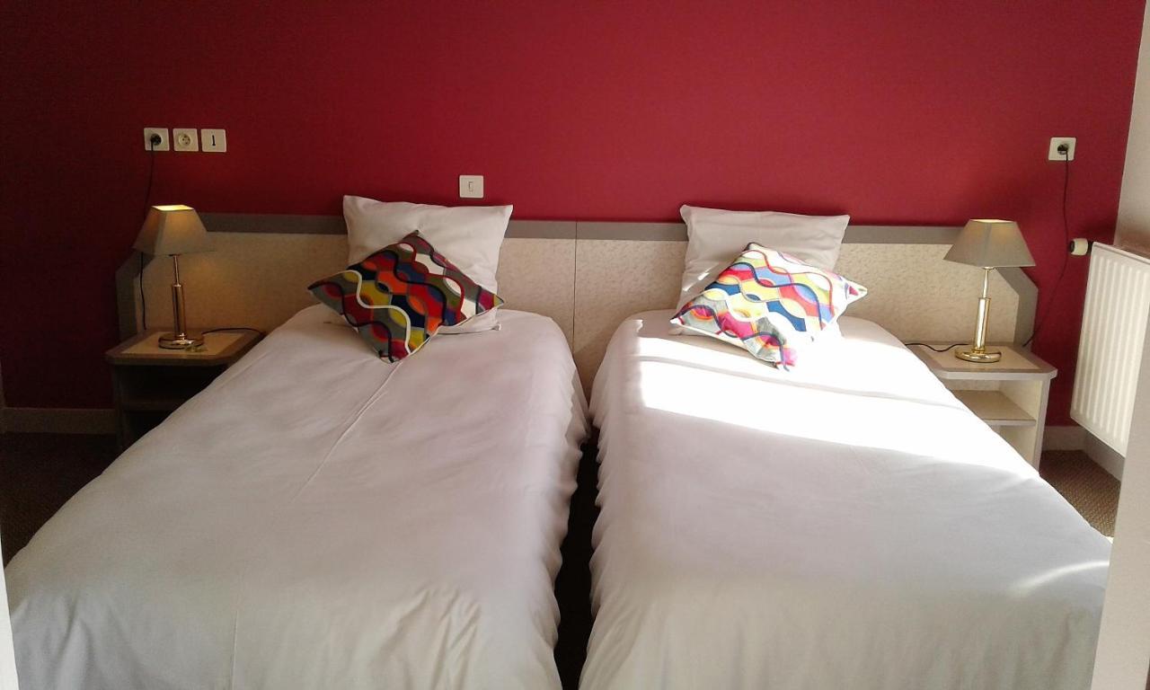 Hotel Restaurant Le Capricorne Pouldreuzic ภายนอก รูปภาพ