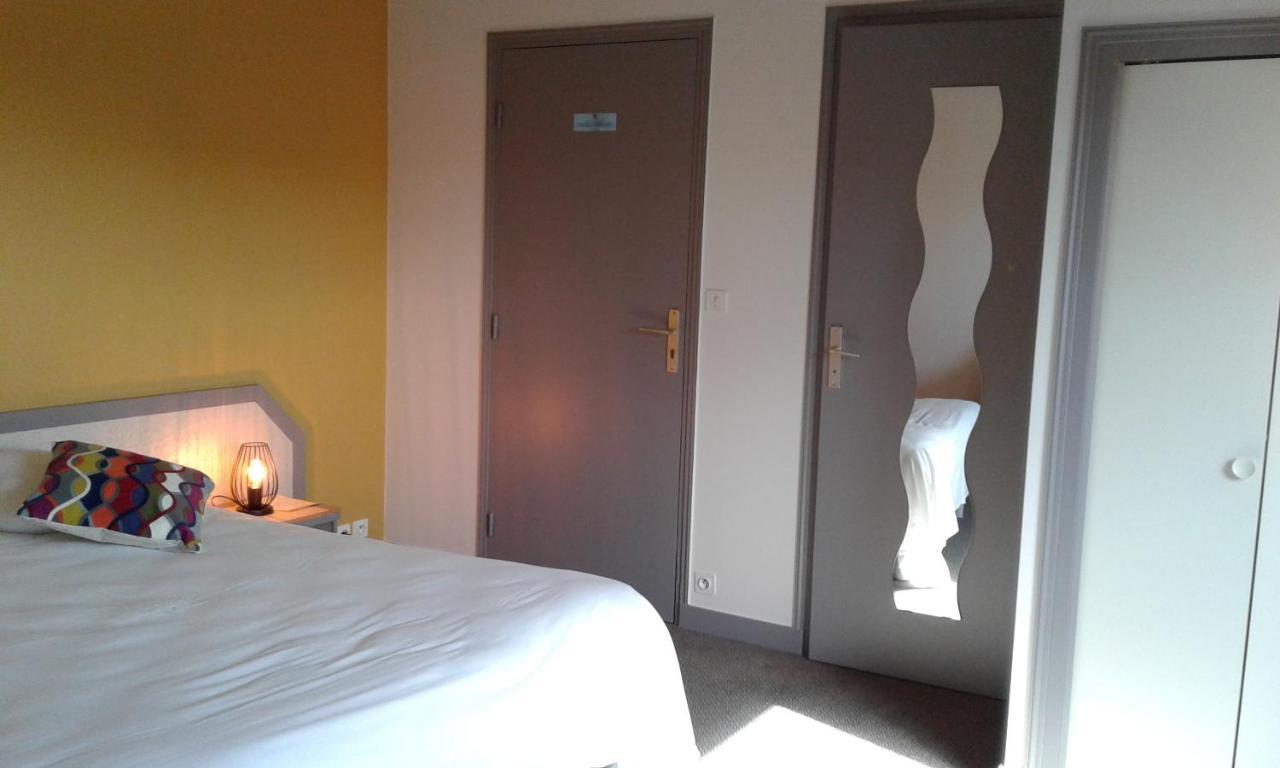 Hotel Restaurant Le Capricorne Pouldreuzic ภายนอก รูปภาพ