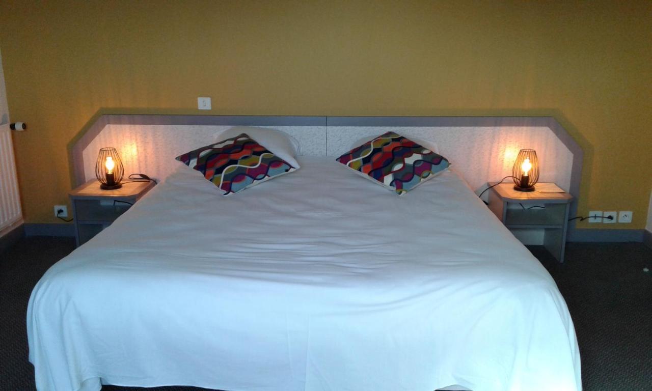 Hotel Restaurant Le Capricorne Pouldreuzic ภายนอก รูปภาพ