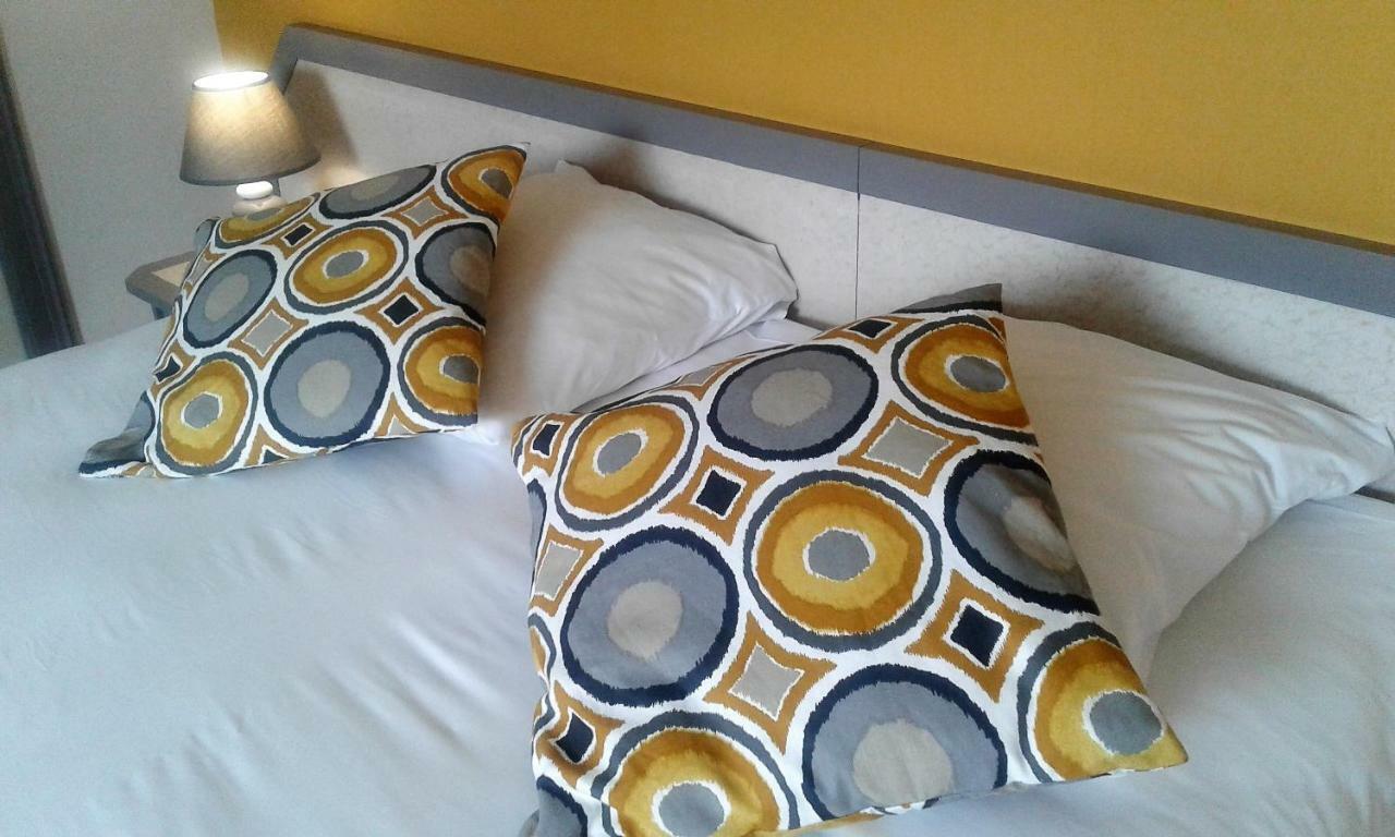 Hotel Restaurant Le Capricorne Pouldreuzic ภายนอก รูปภาพ