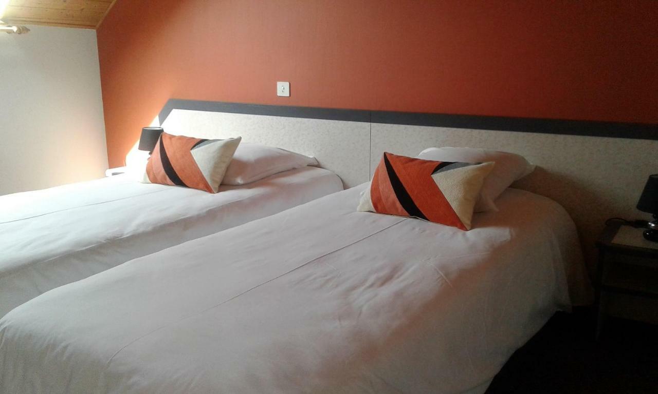 Hotel Restaurant Le Capricorne Pouldreuzic ภายนอก รูปภาพ