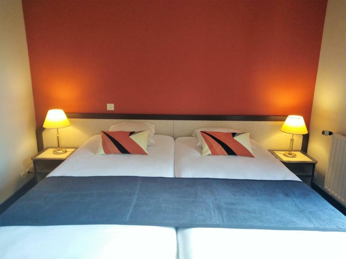 Hotel Restaurant Le Capricorne Pouldreuzic ภายนอก รูปภาพ