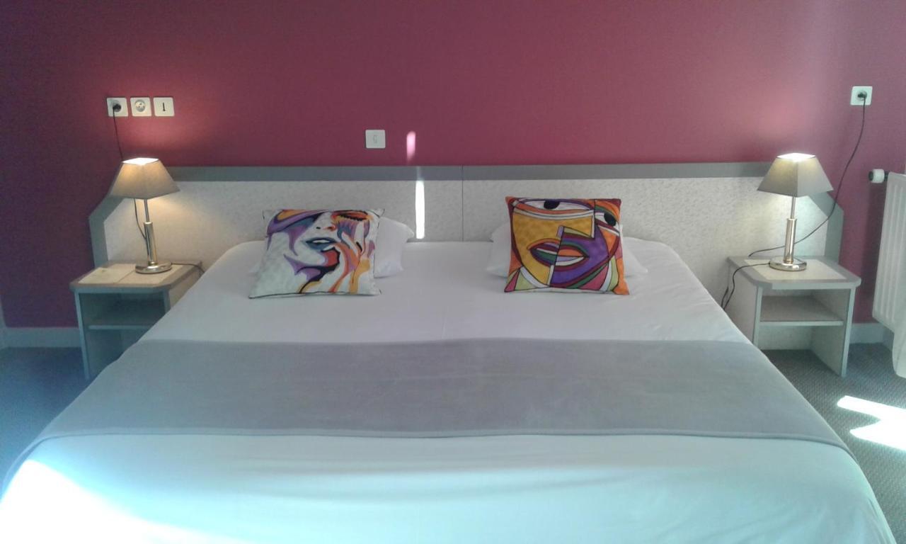 Hotel Restaurant Le Capricorne Pouldreuzic ภายนอก รูปภาพ